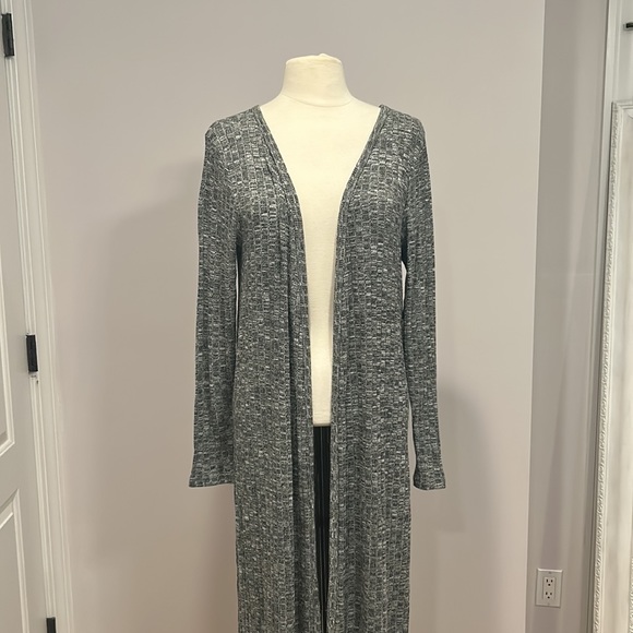 Mamalicious cardigan in new condition - Picture 3 of 12